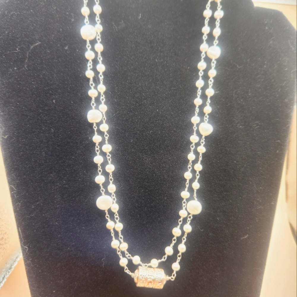 Ladies Pearl necklace